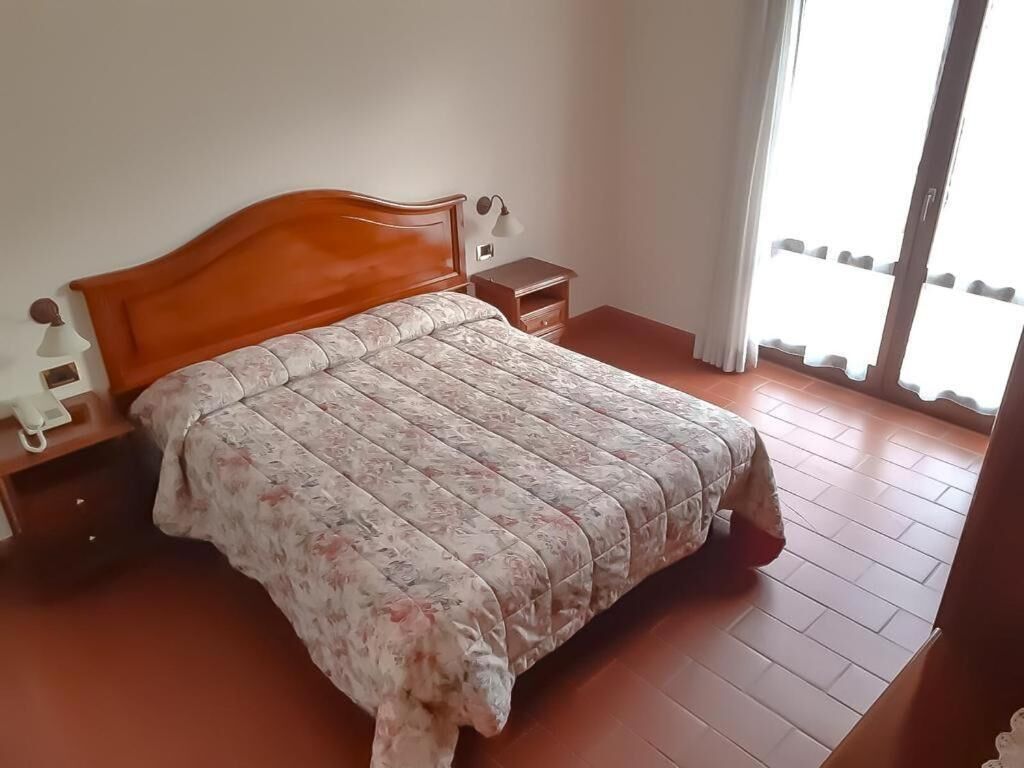 select comfort beds, individually furnished, desk, cots/infant beds