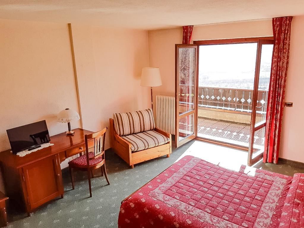 double or twin room, 1 double or 2 single beds, mountain view | select comfort beds, individually furnished, desk, cots/infant beds