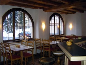 2 間餐廳；供應早餐
