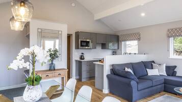 Deluxe Cabin, Accessible, Ensuite (Woodside lodge) | Lounge