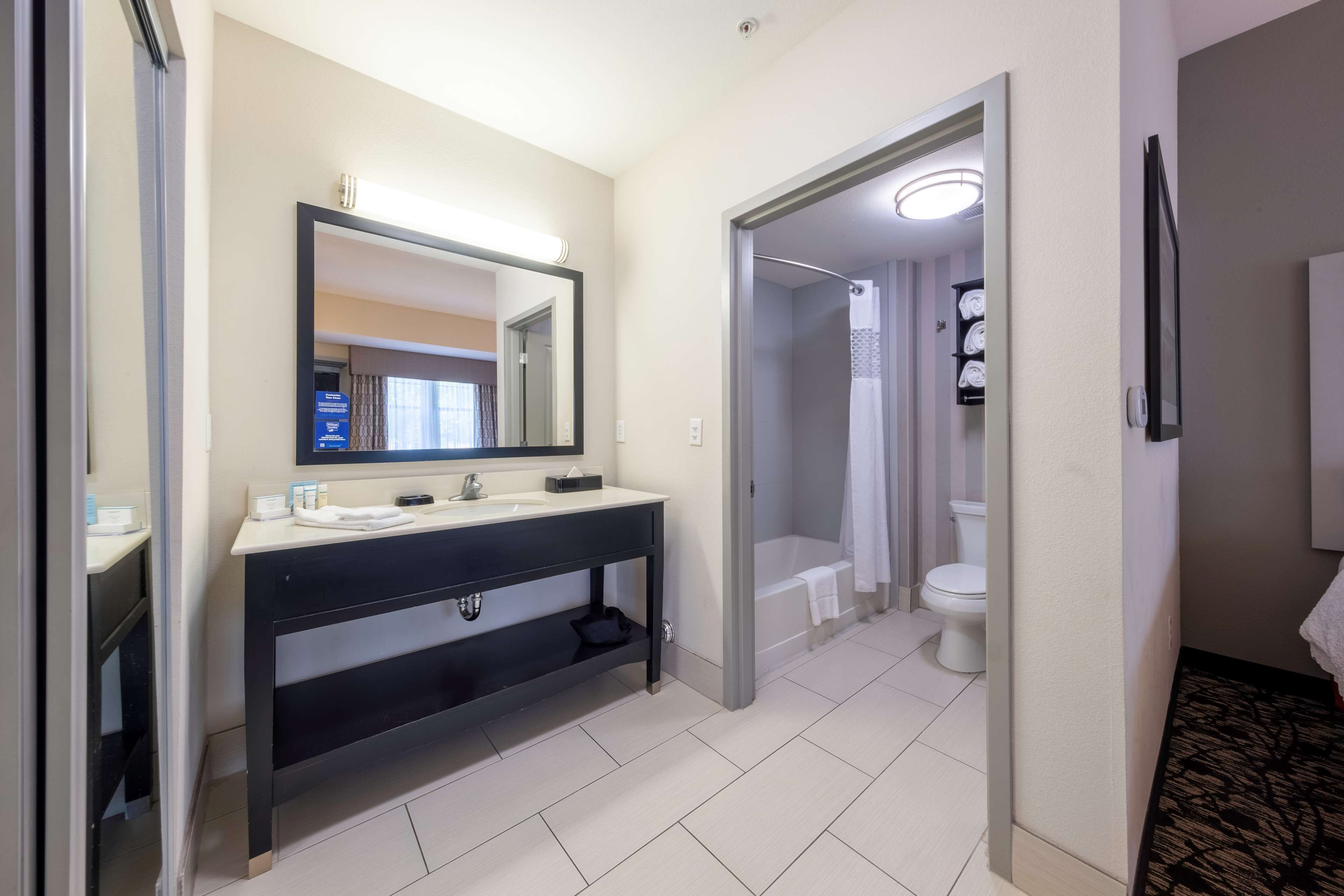 hydromassage showerhead, free toiletries, hair dryer, towels