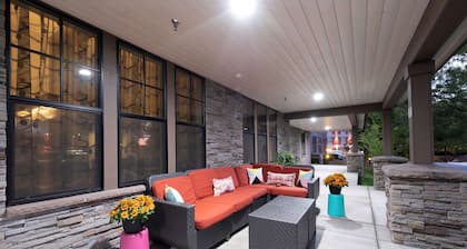 Hampton Inn & Suites DuPont