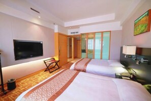 Minibar, coffres-forts dans les chambres, réveils