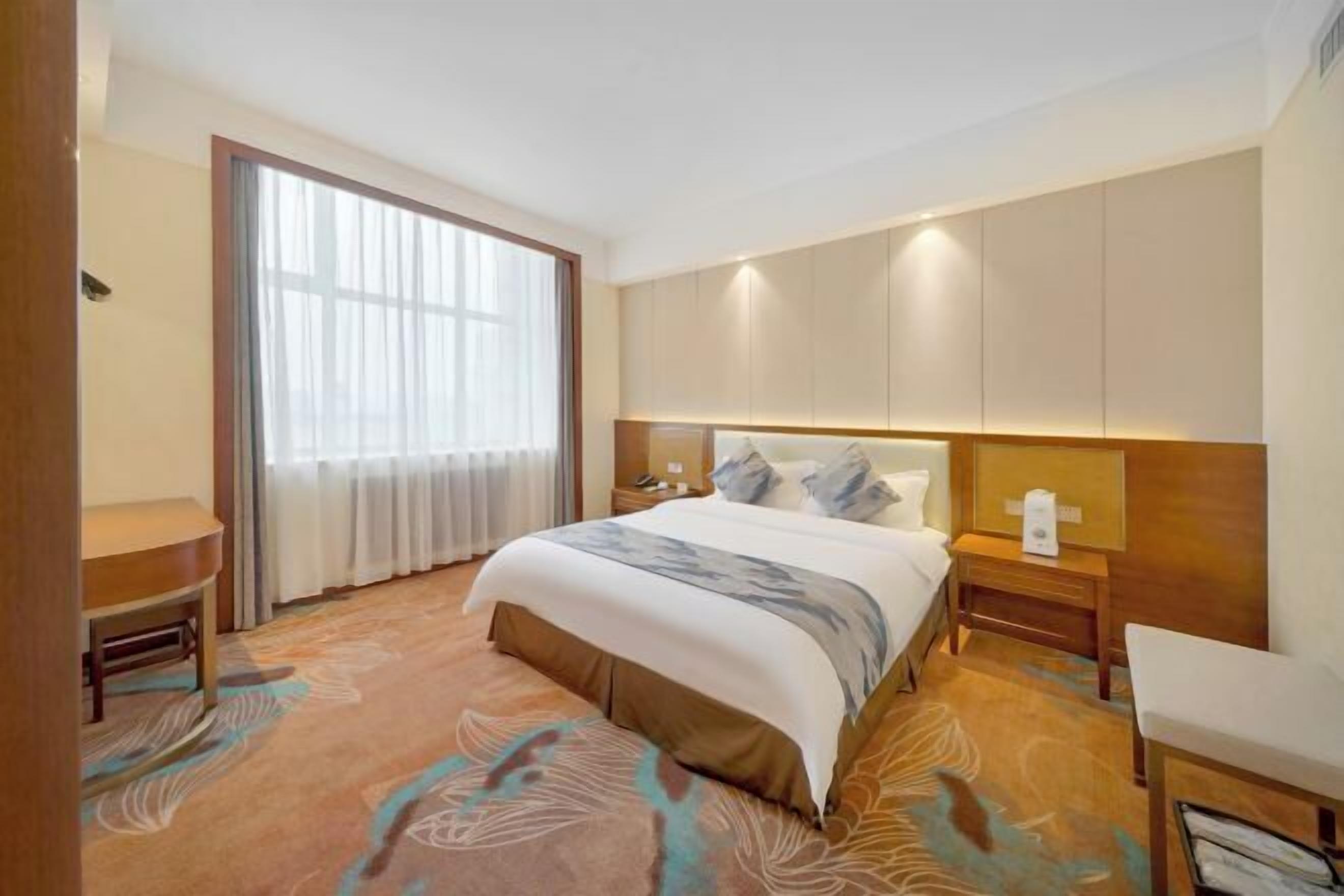 Minibar, in-room safe, alarm clocks