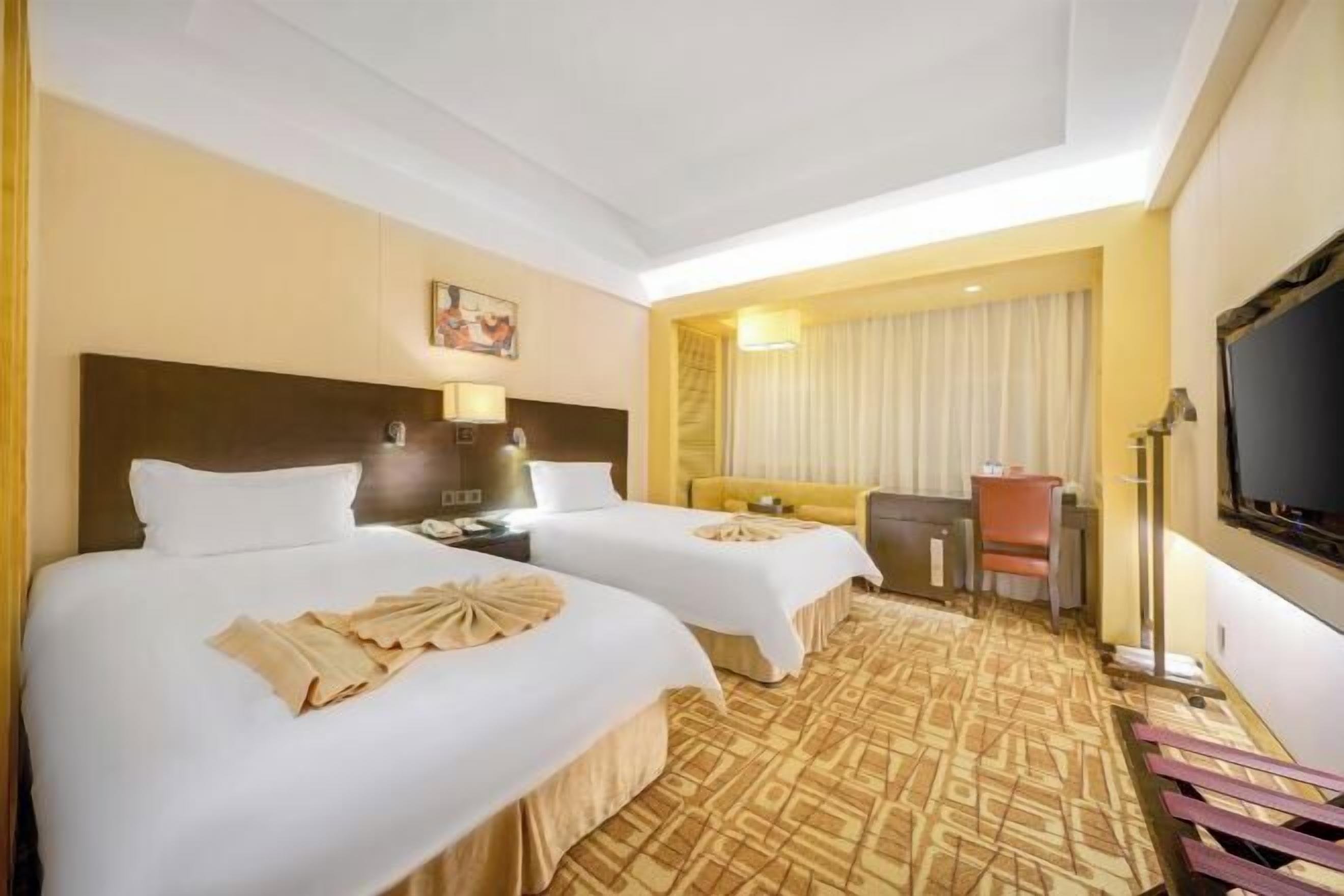 Minibar, in-room safe, alarm clocks