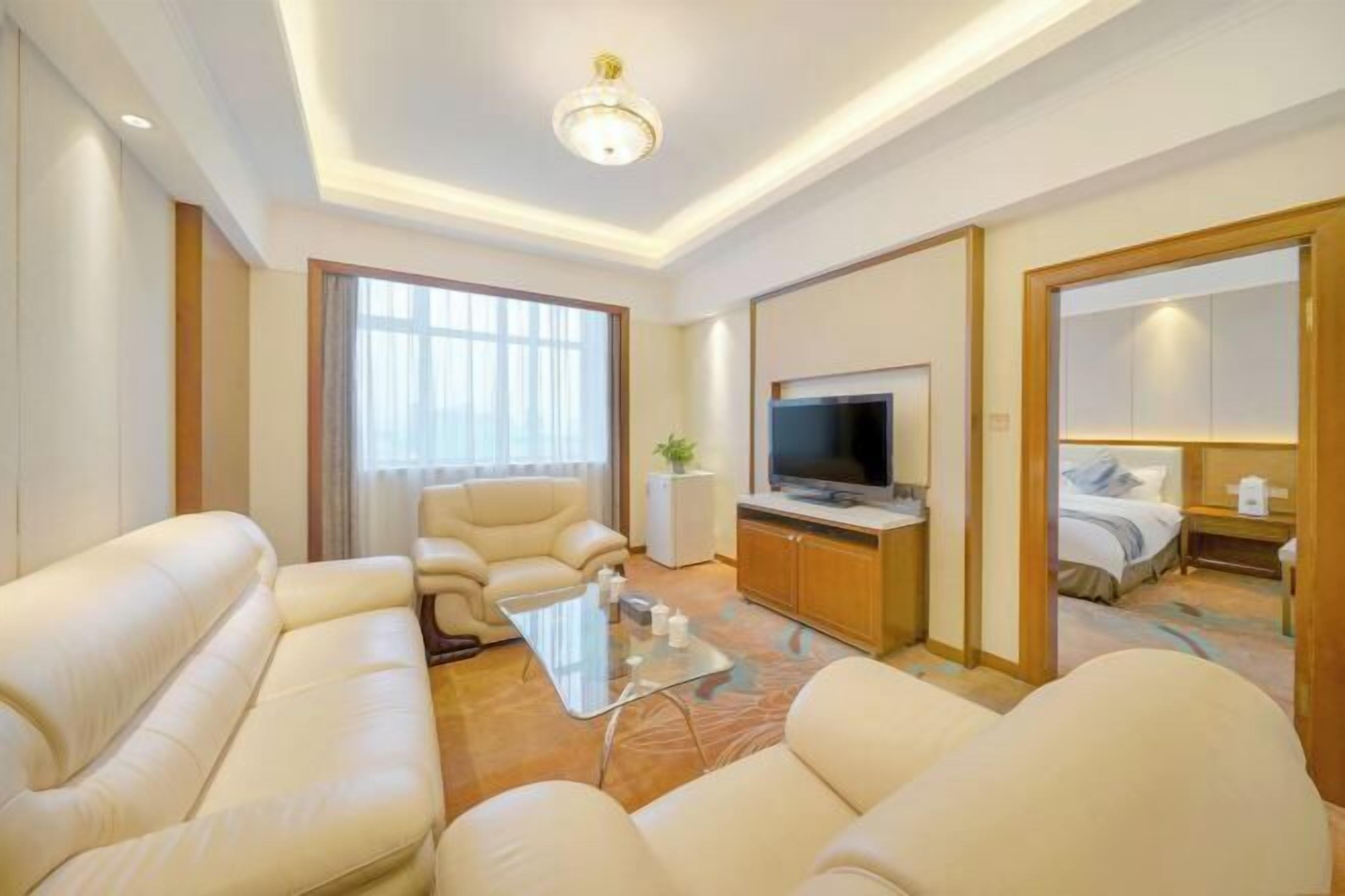 Minibar, in-room safe, alarm clocks