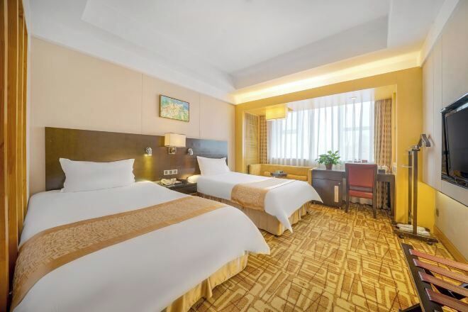 Minibar, in-room safe, alarm clocks