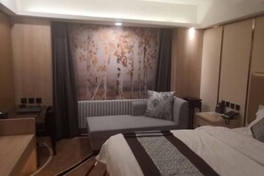 Minibar, in-room safe, alarm clocks