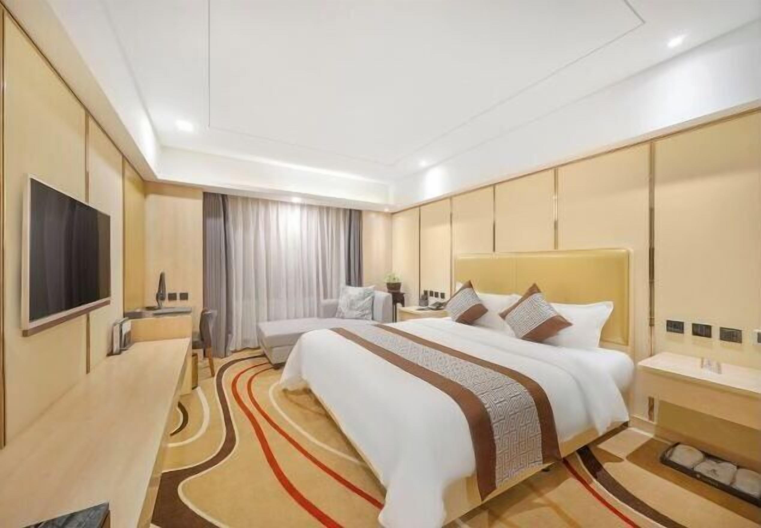 Minibar, in-room safe, alarm clocks