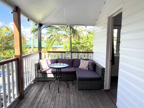 6 Bed Dorm Ensuite | Free WiFi, bed sheets - Somewhere To Stay Backpackers (Highgate Hill)