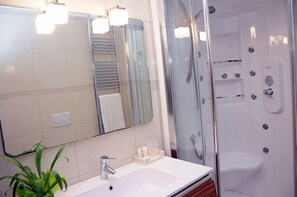 Shower, hydromassage showerhead, designer toiletries, hair dryer - Agri Hotel Conte Salentino (Nardò)