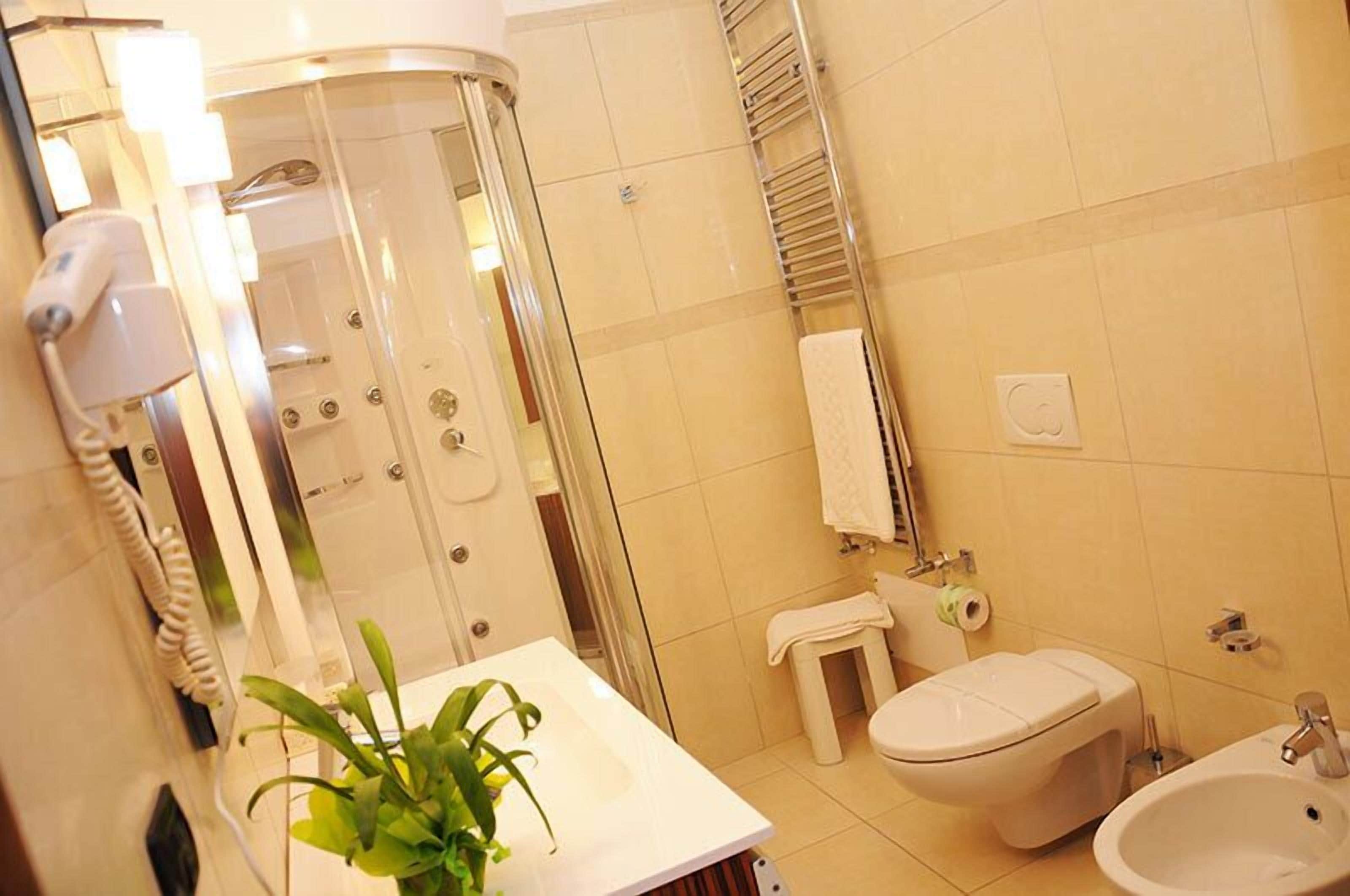Chambre Standard, vue piscine | Salle de bain