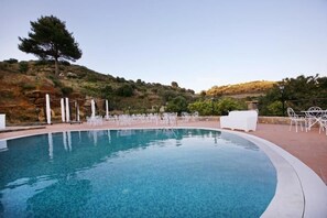 Seasonal outdoor pool, an infinity pool, pool umbrellas, sun loungers