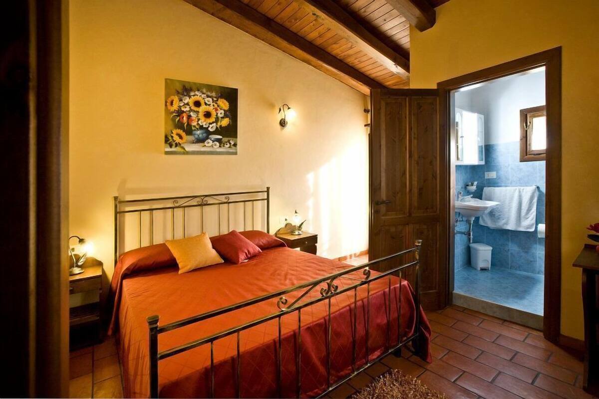 Standard Triple Room, Garden View | Minibar, in-room safe, desk, blackout drapes
