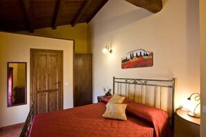 Classic Double Room | Minibar, in-room safe, desk, blackout drapes - Casale del Golfo (Alcamo)