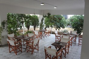 Outdoor dining - 123 Armonia Studios (Istiaia-Aidipsos)
