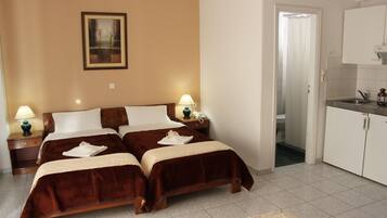 Double Room | In-room safe, blackout drapes, soundproofing, iron/ironing board