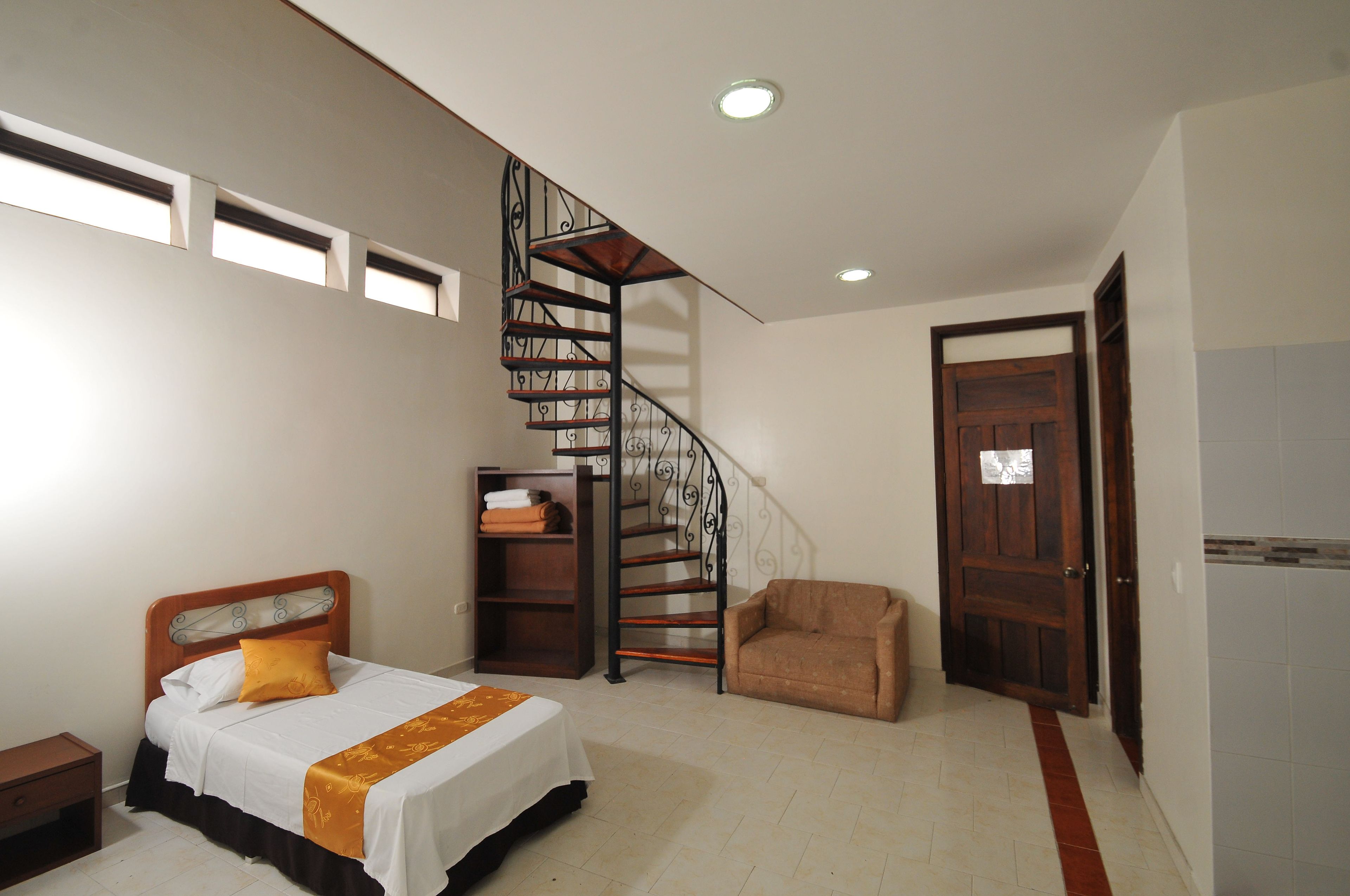 Camas con pillow-top, minibar y tabla de planchar con plancha 