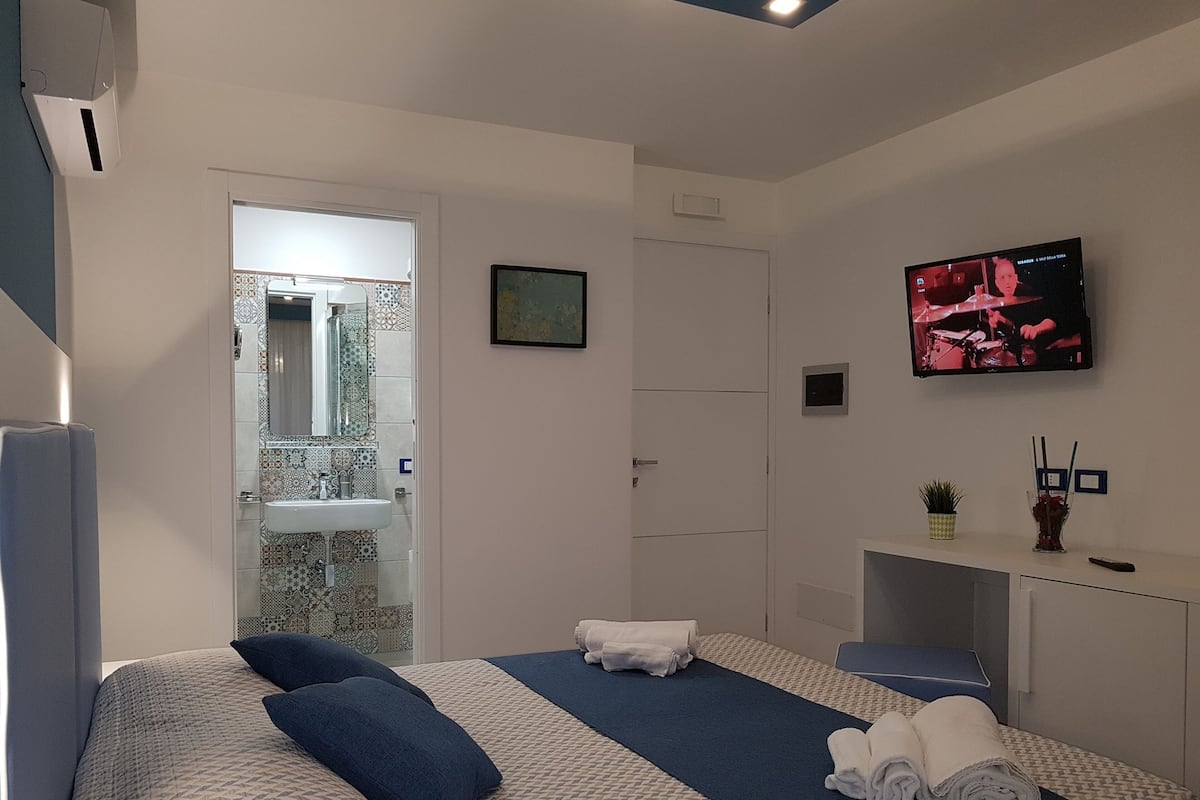 1 bedroom, premium bedding, down duvets, in-room safe