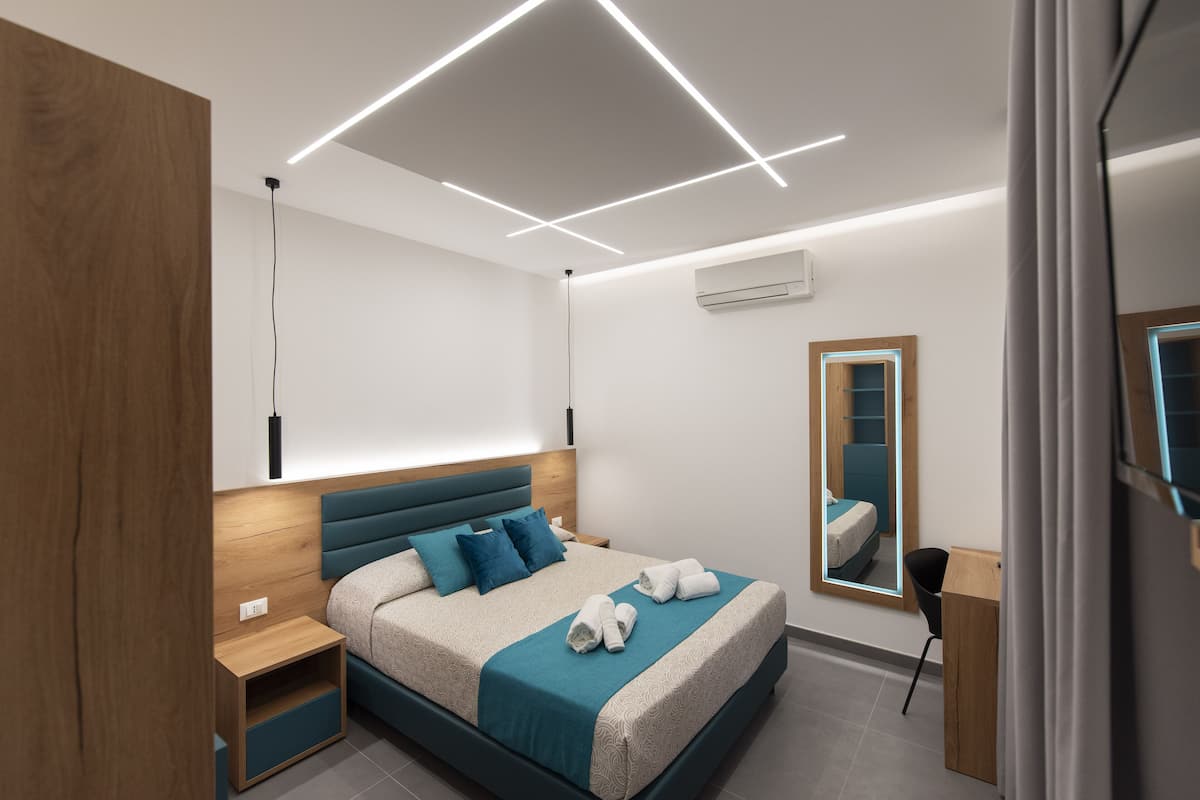 1 bedroom, premium bedding, down duvets, in-room safe