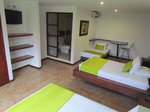 Triple Room | Bathroom | Shower, rainfall showerhead, free toiletries, hair dryer
