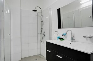 Douche, serviettes fournies