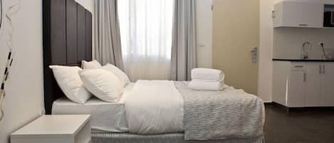 Tallelokero huoneessa, äänieristys, ilmaiset vauvansängyt