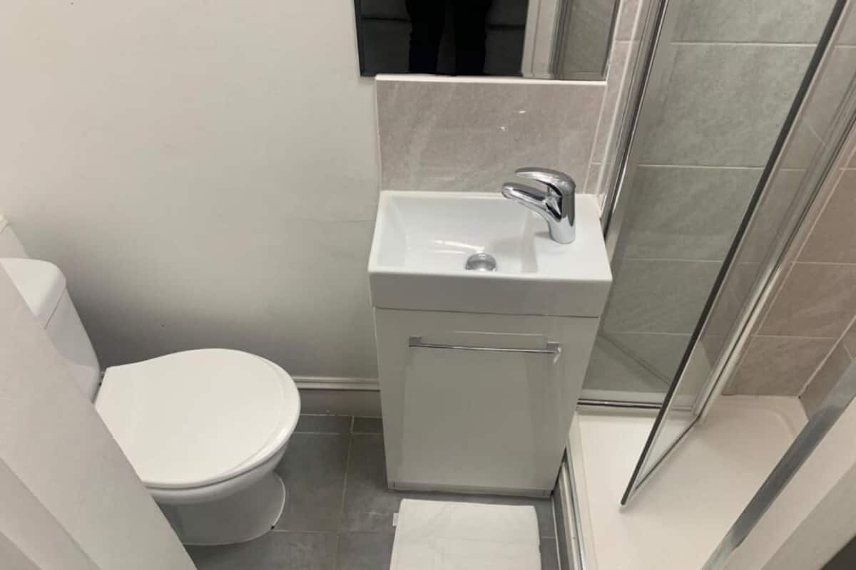 Twin Room | Bilik Mandi | Pancuran mandi, tuala disediakan