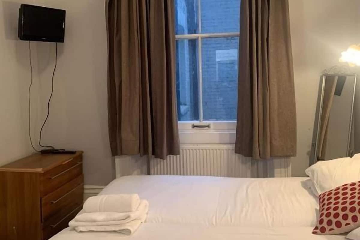 Twin Room | Internet, cadar katil