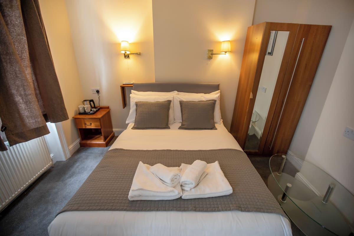 Double Room | Internet, cadar katil