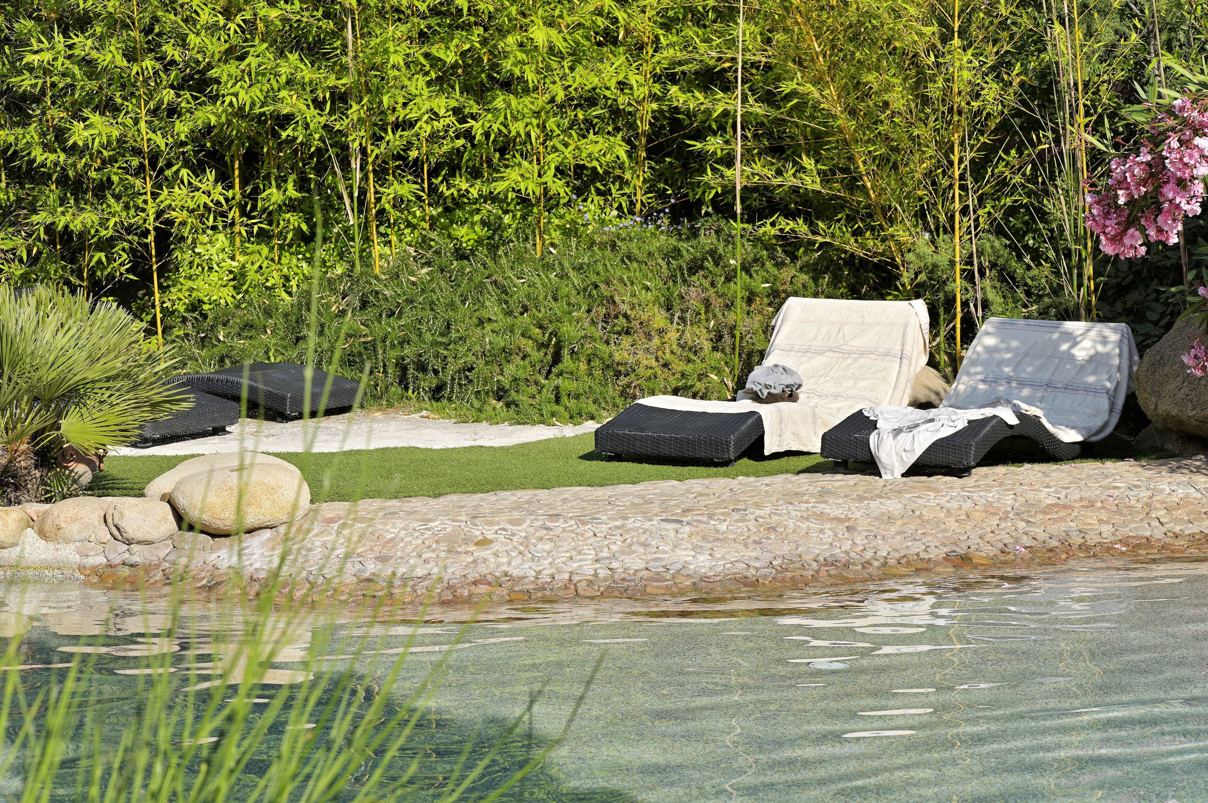 Outdoor pool, an infinity pool