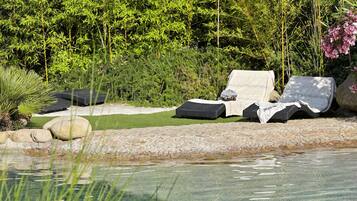 Outdoor pool, an infinity pool