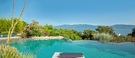 Outdoor pool, an infinity pool