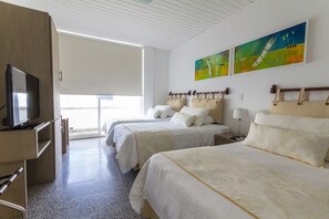 Apartamento standard, 3 quartos | Edredons de pluma, cofres nos quartos, individualmente decorados