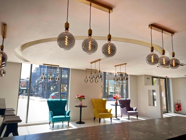 LCD TV, DVD player - Axiom Park Hotel (London)