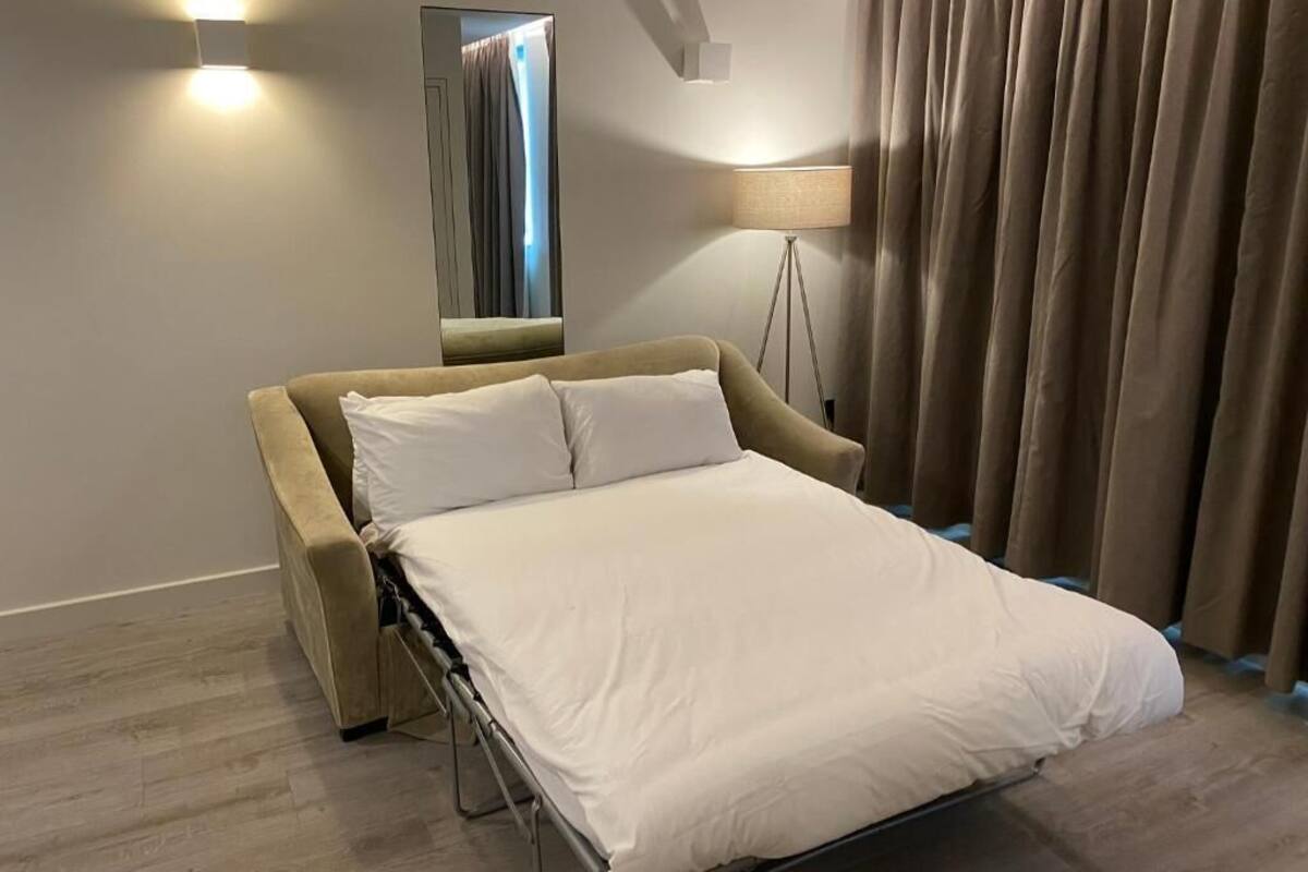 Egyptian cotton sheets, premium bedding, Select Comfort beds, desk
