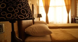 Minibar, desk, soundproofing, iron/ironing board - Avand Hotel (Baku)