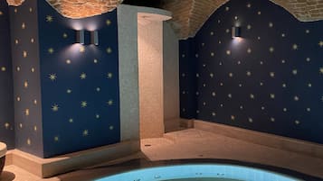 Couples treatment rooms, sauna, hot tub, steam room, Turkish bath