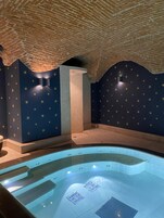 Sale per trattamenti di coppia, sauna, vasca idromassaggio, bagno turco