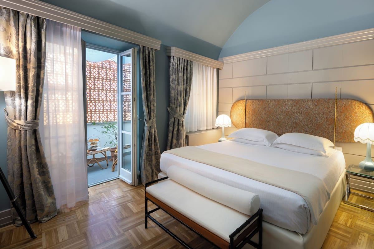 Premium bedding, minibar, in-room safe, individually furnished