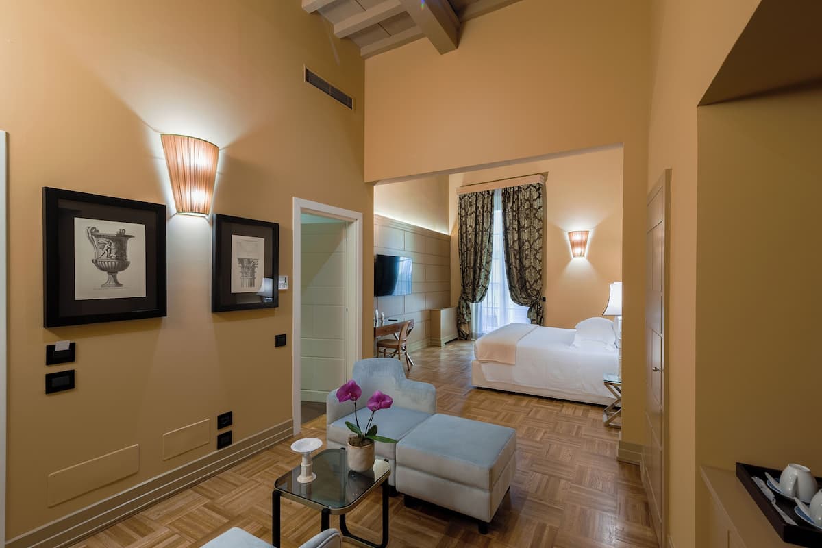 premium bedding, minibar, in-room safe, individually furnished