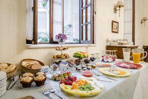 Petit déjeuner buffet servi tous les jours en supplément