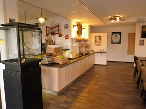 Tägliches inbegriffenes Frühstück