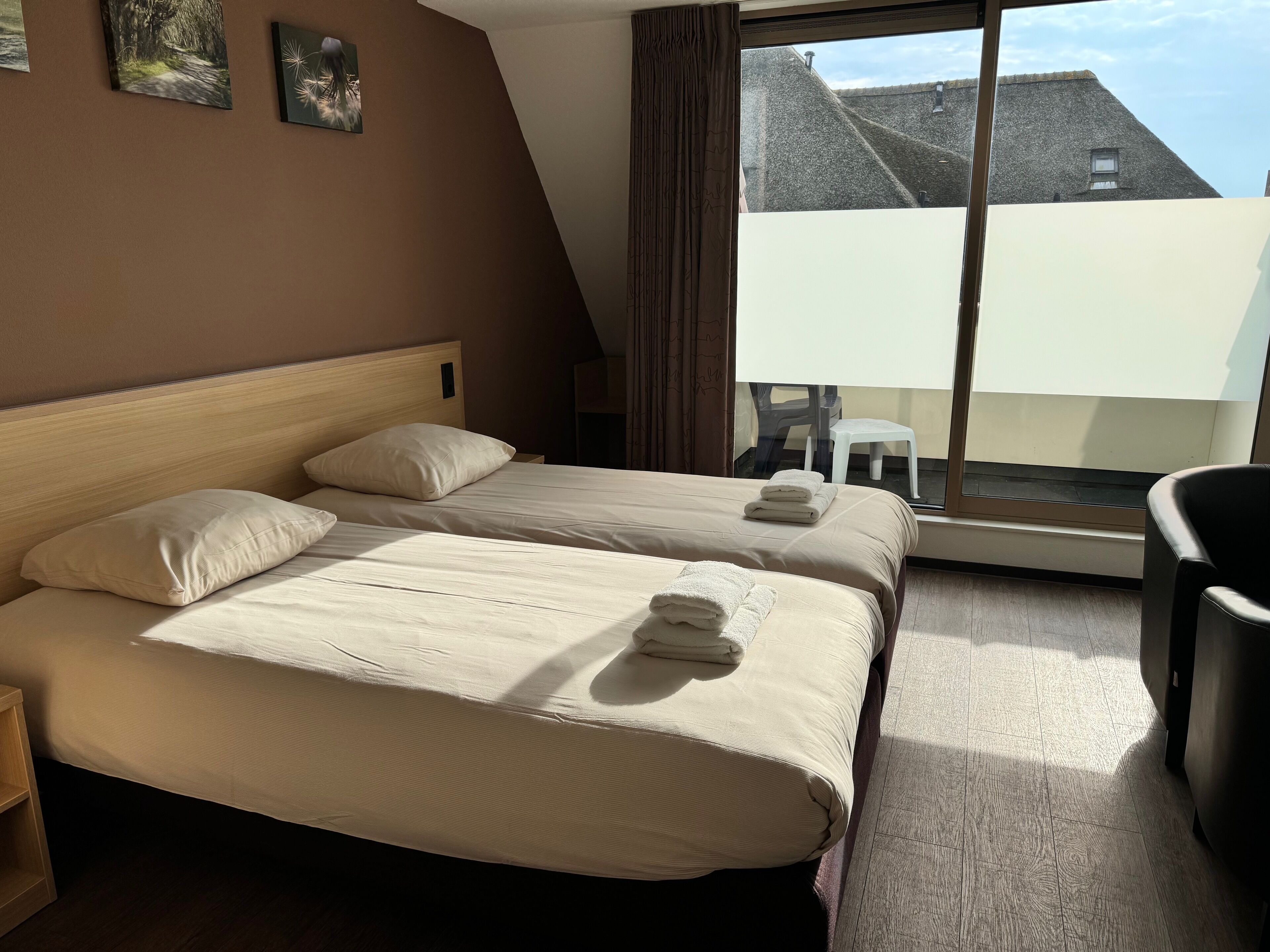 standard double room | in-room safe, free wifi, bed sheets