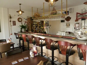 Bar (on property) - Hotel 't Zwaantje (Callantsoog)