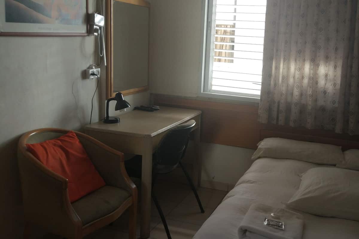 Habitación individual, baño privado (A/C) | Escritorio