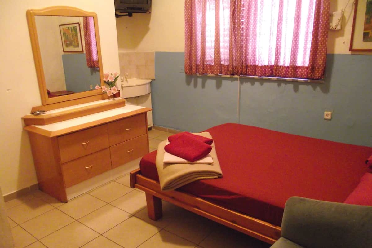Habitación doble estándar (A/C) | Escritorio