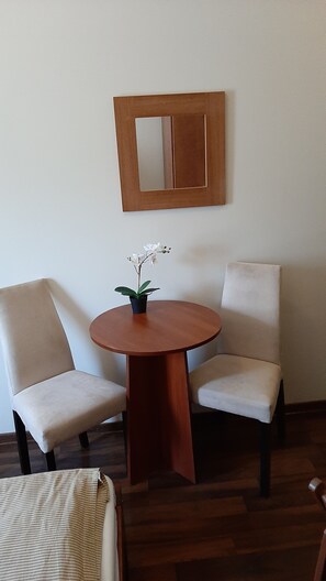 더블룸 또는 트윈룸, 전용 욕실 | 저자극성 침구, 책상, 다리미/다리미판, 무료 WiFi