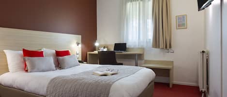 Kahden hengen huone | Yksilöllisesti kalustettu, työpöytä, pimennysverhot, äänieristys