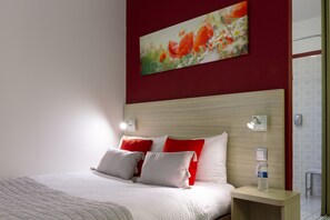 Double Room | Individually furnished, desk, blackout drapes, soundproofing